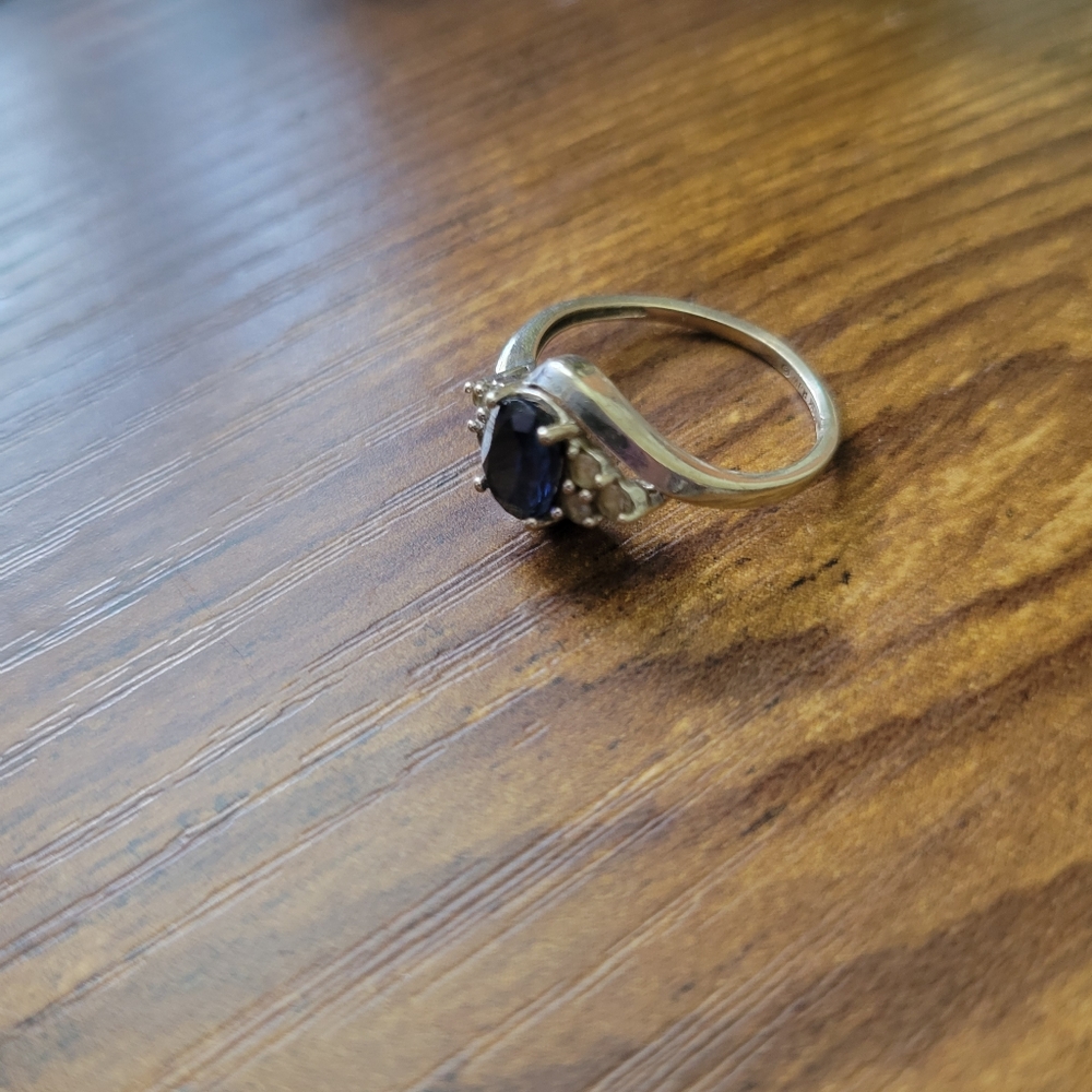 SAPPHIRE & SMALL DIAMONDS RING - Picture 2 of 4